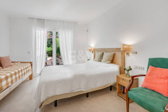 Exclusive apartment – Bright, spacious, and just steps from the sea