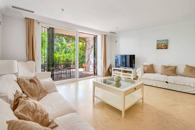 Exclusive apartment – Bright, spacious, and just steps from the sea