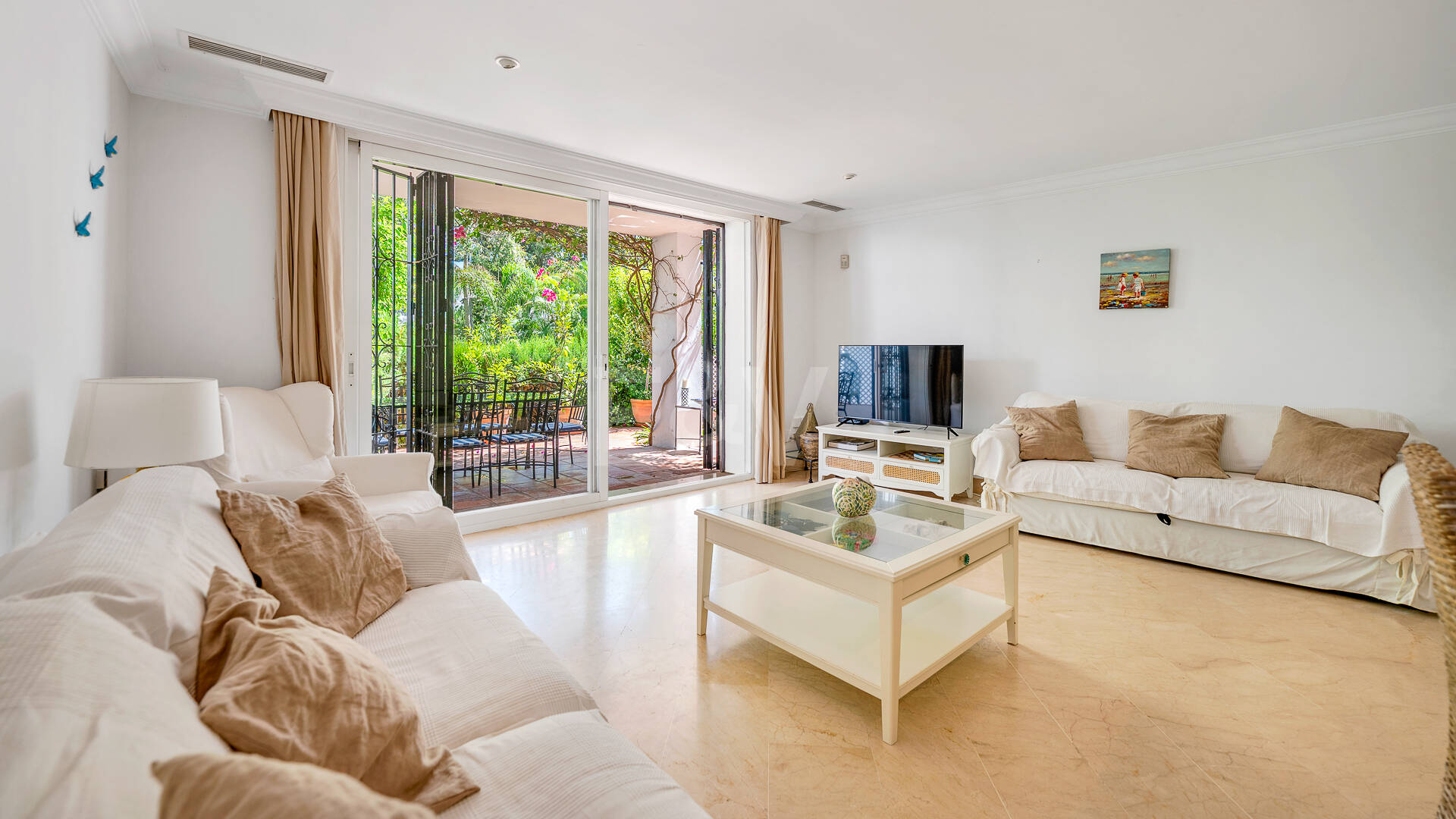 Exclusive apartment – Bright, spacious, and just steps from the sea