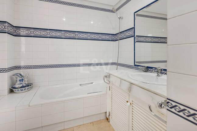 Exclusive apartment – Bright, spacious, and just steps from the sea