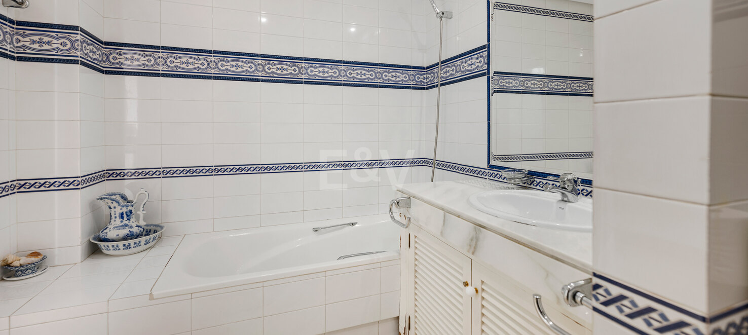 Exclusivo apartamento – Luminoso, espacioso y a sólo unos pasos del mar