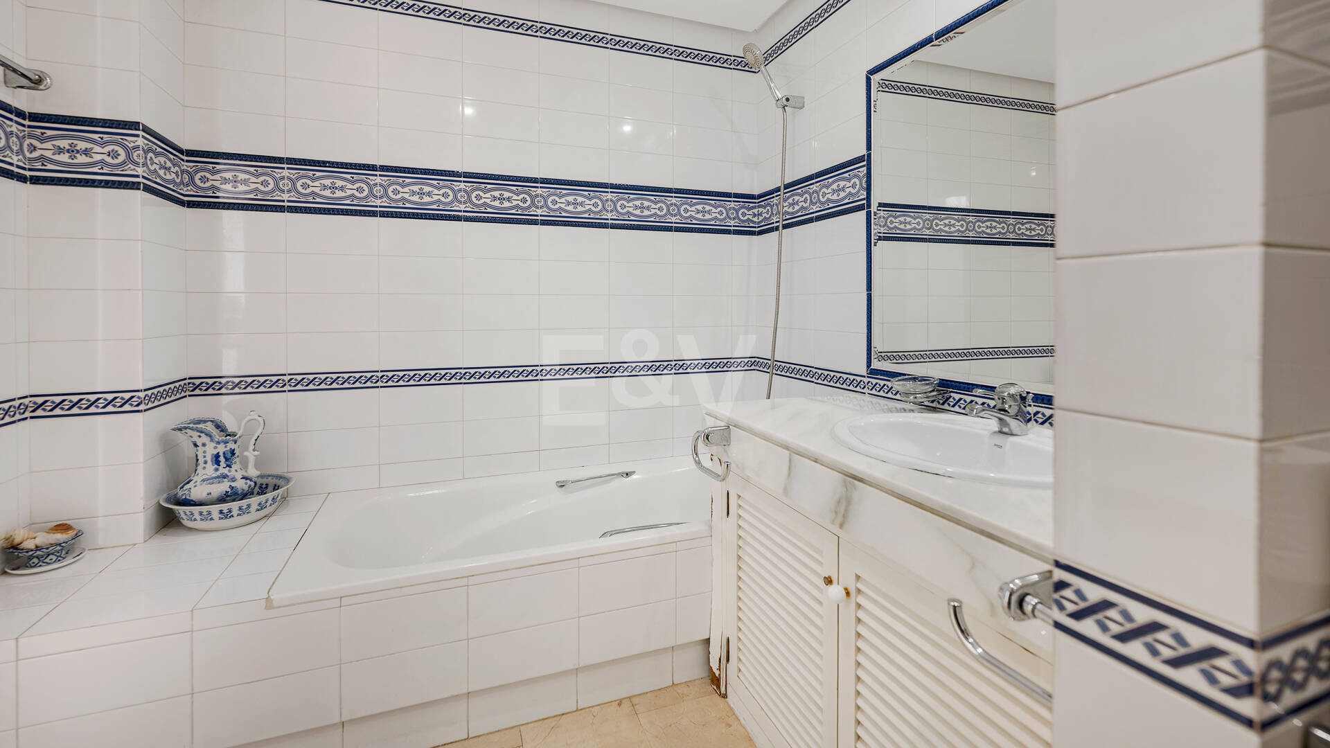 Exclusive apartment – Bright, spacious, and just steps from the sea