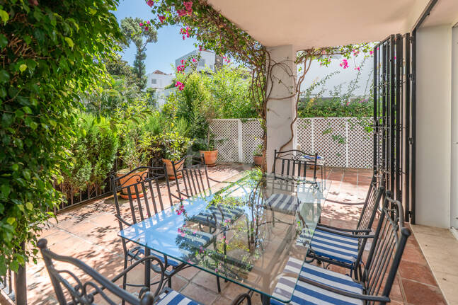 Exclusive apartment – Bright, spacious, and just steps from the sea