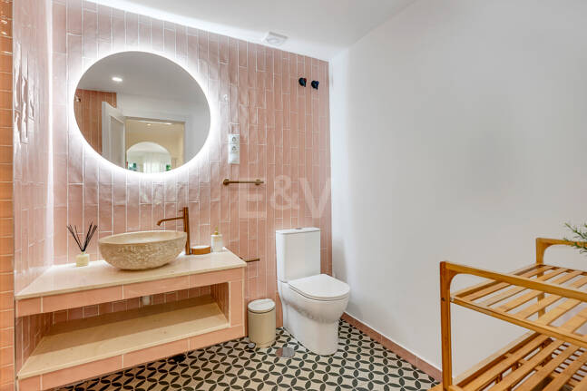 Exclusive apartment – Bright, spacious, and just steps from the sea