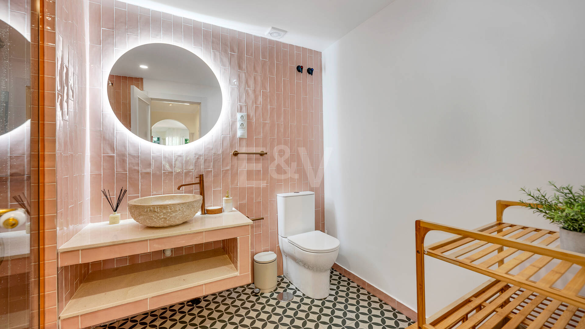 Exclusive apartment – Bright, spacious, and just steps from the sea