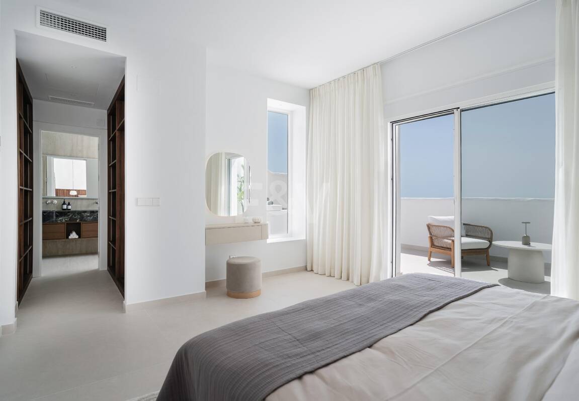 Eck-Duplex-Penthouse in geschlossener Wohnanlage mit privatem Tauchbecken & Meerblick