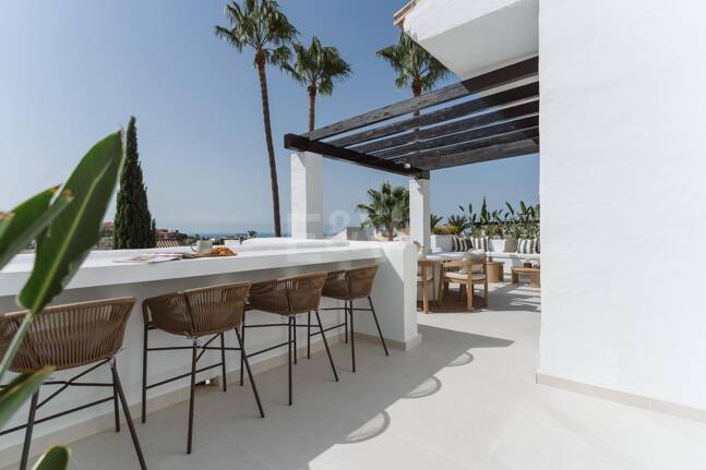 Eck-Duplex-Penthouse in geschlossener Wohnanlage mit privatem Tauchbecken & Meerblick