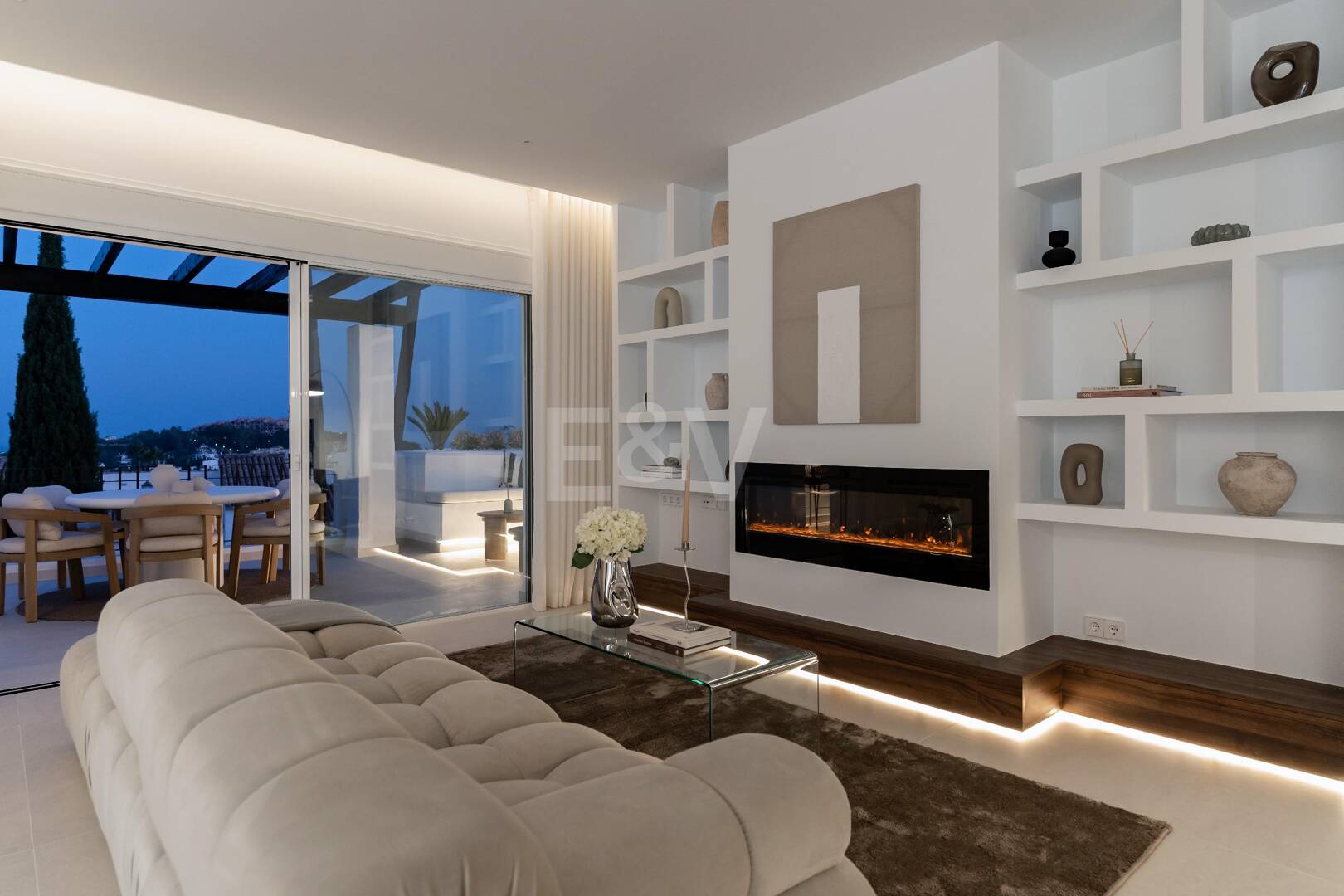 Eck-Duplex-Penthouse in geschlossener Wohnanlage mit privatem Tauchbecken & Meerblick