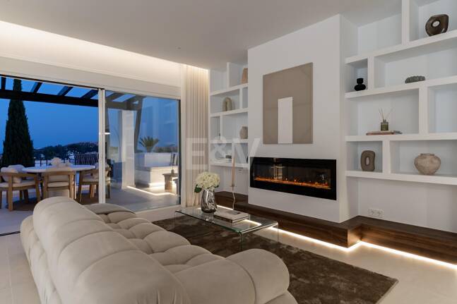 Eck-Duplex-Penthouse in geschlossener Wohnanlage mit privatem Tauchbecken & Meerblick