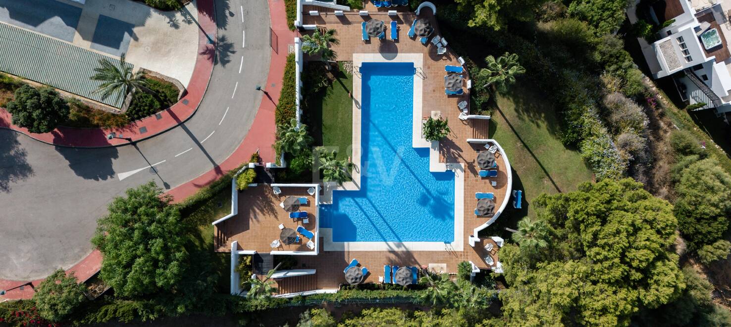 Eck-Duplex-Penthouse in geschlossener Wohnanlage mit privatem Tauchbecken & Meerblick