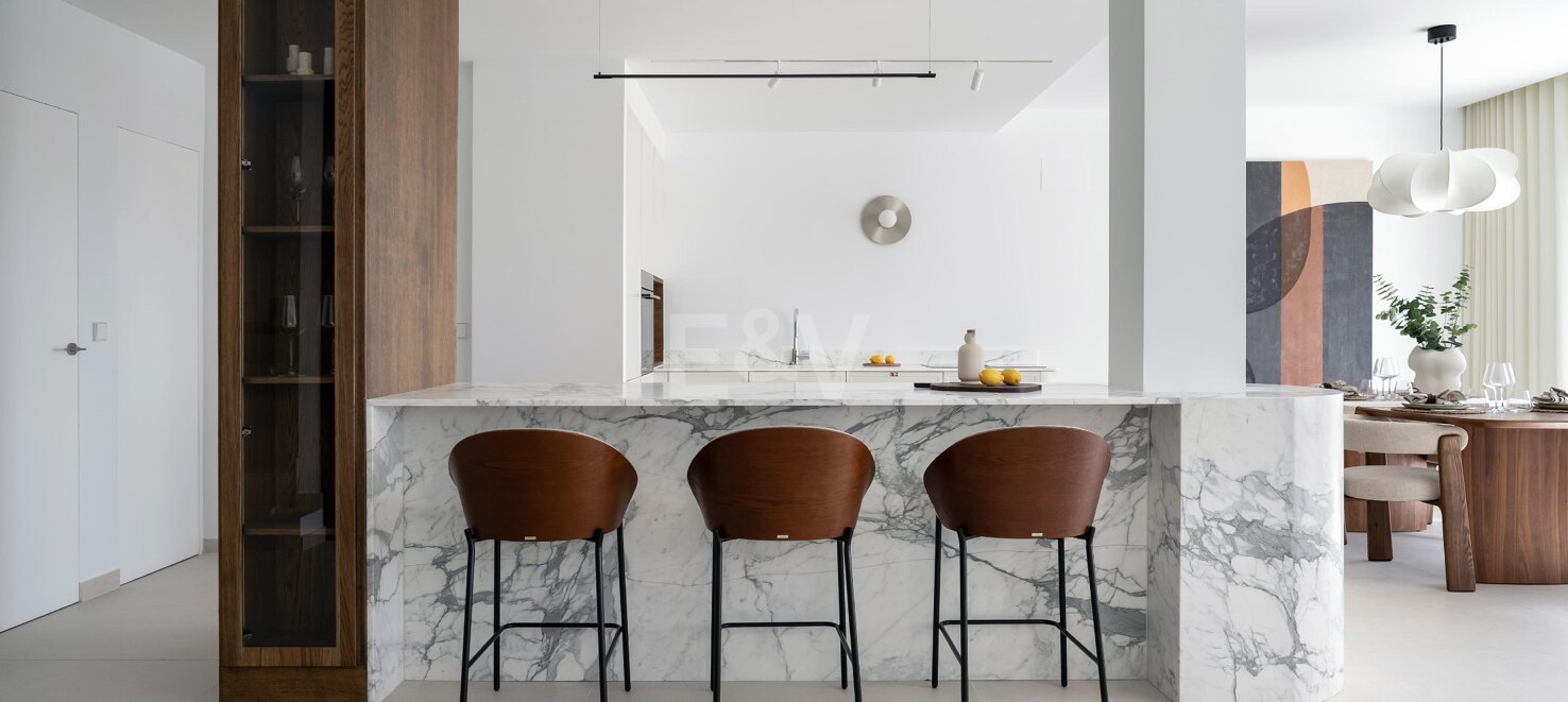 Eck-Duplex-Penthouse in geschlossener Wohnanlage mit privatem Tauchbecken & Meerblick