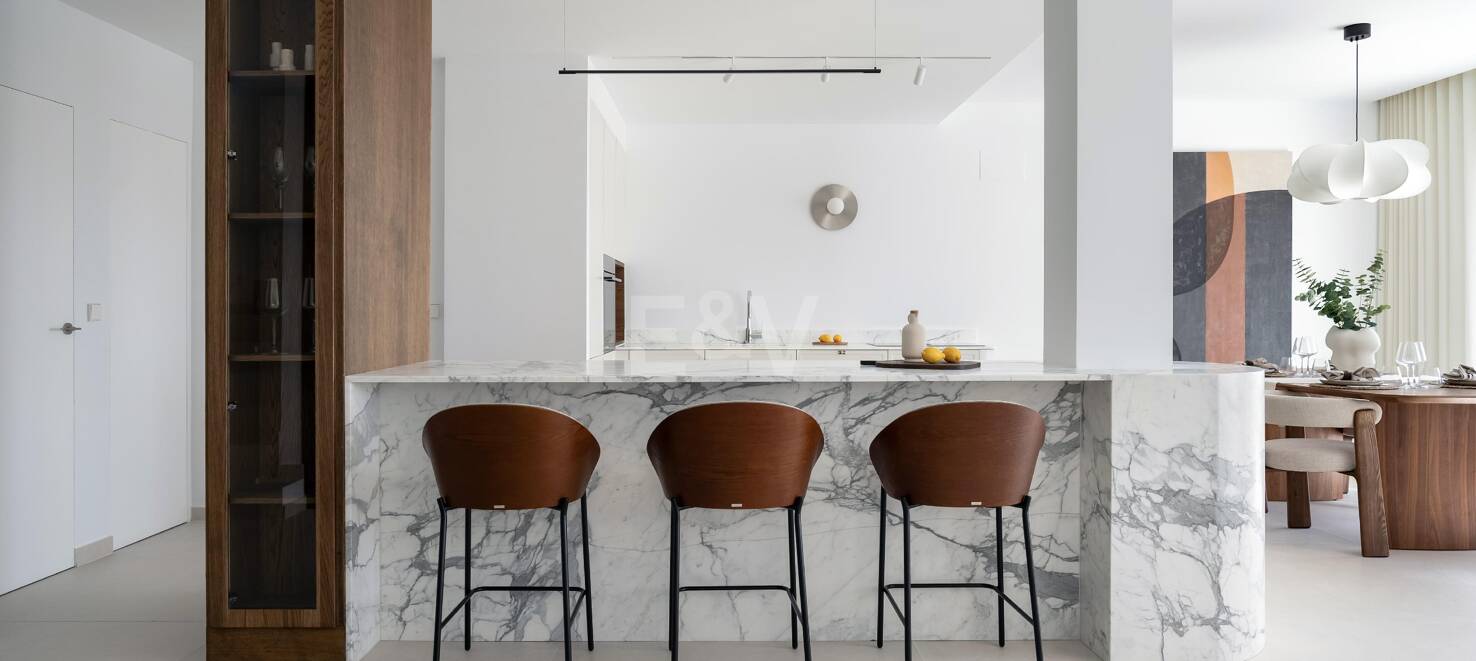 Eck-Duplex-Penthouse in geschlossener Wohnanlage mit privatem Tauchbecken & Meerblick