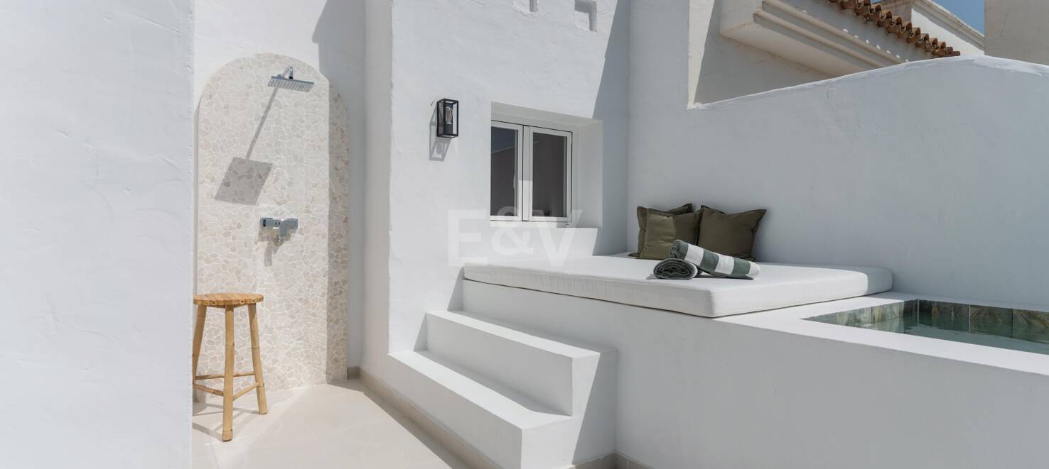 Eck-Duplex-Penthouse in geschlossener Wohnanlage mit privatem Tauchbecken & Meerblick