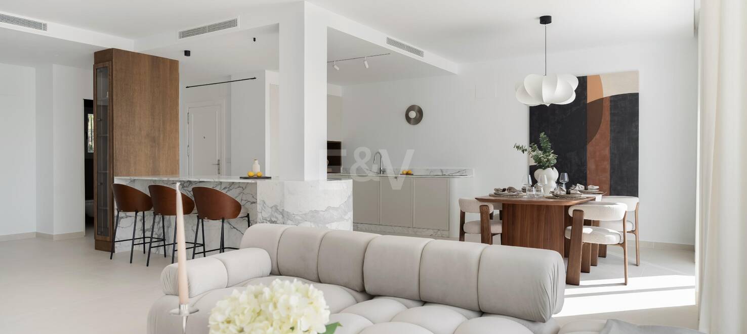 Eck-Duplex-Penthouse in geschlossener Wohnanlage mit privatem Tauchbecken & Meerblick