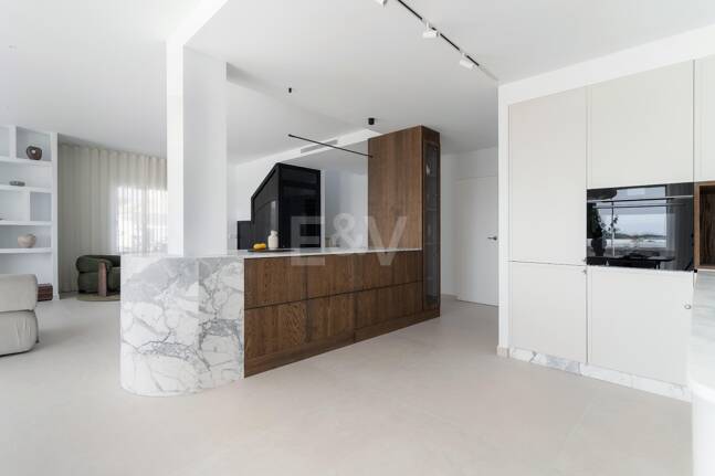 Eck-Duplex-Penthouse in geschlossener Wohnanlage mit privatem Tauchbecken & Meerblick