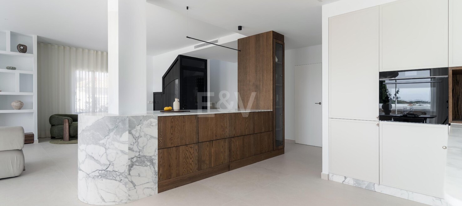 Eck-Duplex-Penthouse in geschlossener Wohnanlage mit privatem Tauchbecken & Meerblick