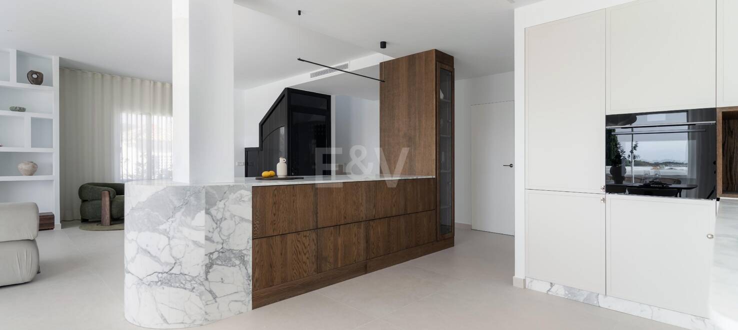 Eck-Duplex-Penthouse in geschlossener Wohnanlage mit privatem Tauchbecken & Meerblick
