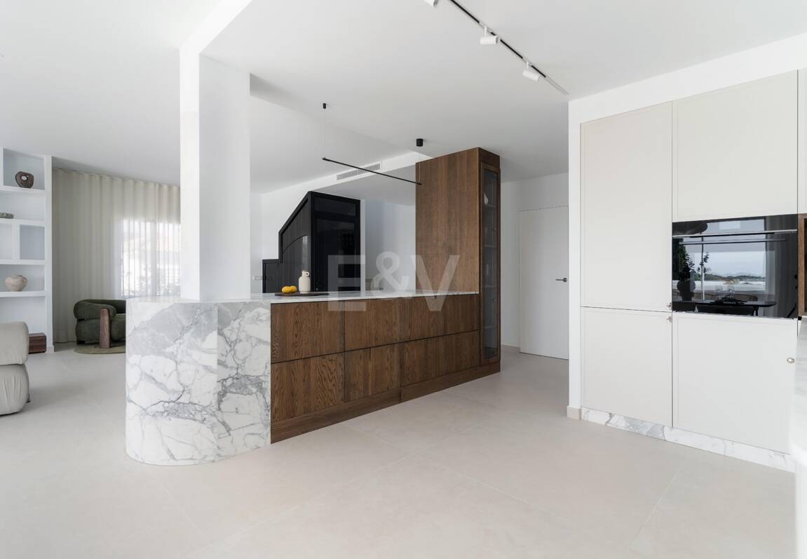 Eck-Duplex-Penthouse in geschlossener Wohnanlage mit privatem Tauchbecken & Meerblick