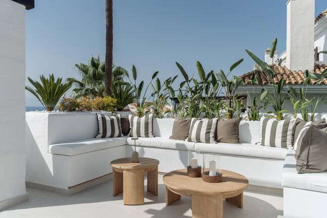 Eck-Duplex-Penthouse in geschlossener Wohnanlage mit privatem Tauchbecken & Meerblick