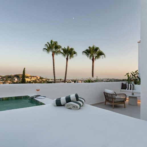 Eck-Duplex-Penthouse in geschlossener Wohnanlage mit privatem Tauchbecken & Meerblick
