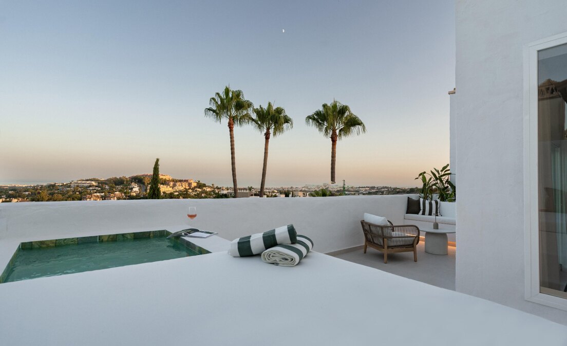 Eck-Duplex-Penthouse in geschlossener Wohnanlage mit privatem Tauchbecken & Meerblick