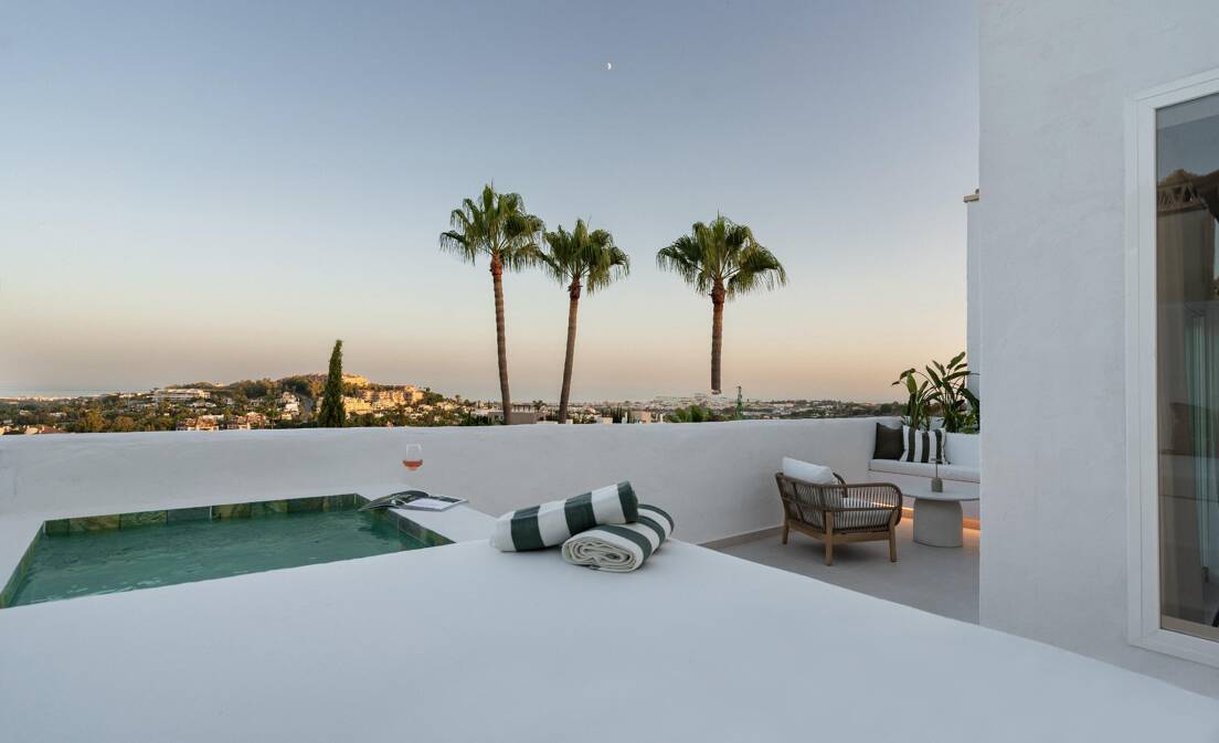 Eck-Duplex-Penthouse in geschlossener Wohnanlage mit privatem Tauchbecken & Meerblick