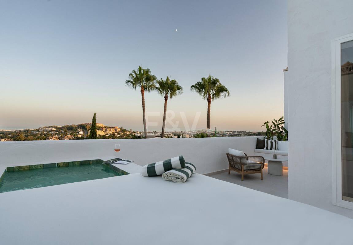 Eck-Duplex-Penthouse in geschlossener Wohnanlage mit privatem Tauchbecken & Meerblick