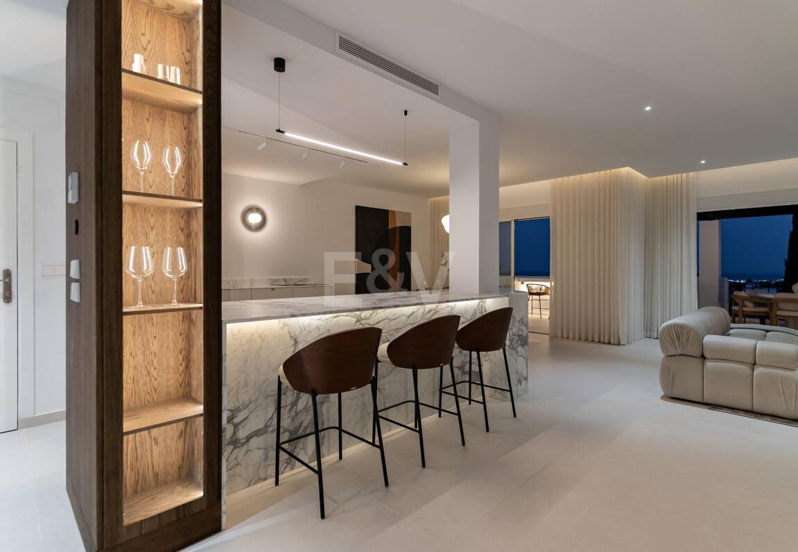 Eck-Duplex-Penthouse in geschlossener Wohnanlage mit privatem Tauchbecken & Meerblick