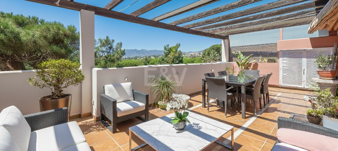 Penthouse in Prime Location with Large Terrace and Stunning Views