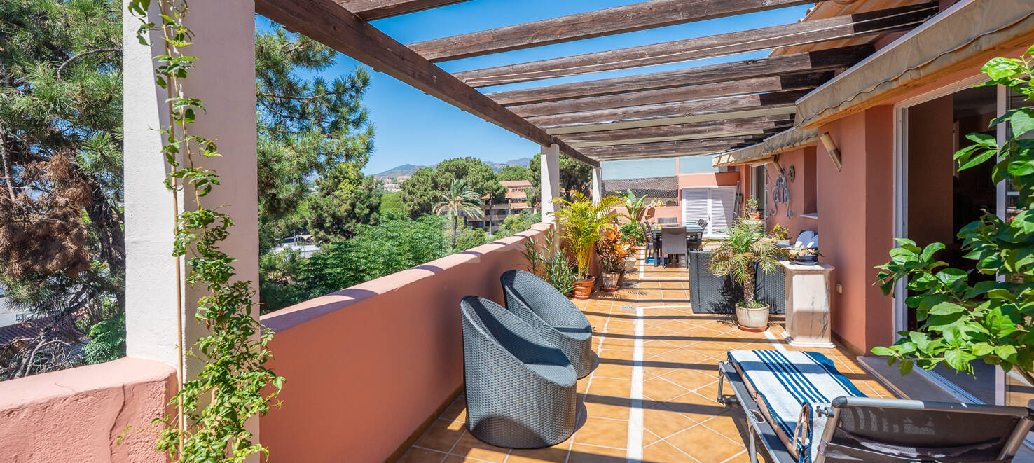 Ático en ubicación privilegiada con terraza amplia y vistas de impacto