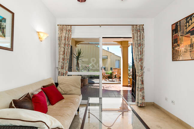 Vida junto a la playa en Costabella: vistas al mar, terraza en la azotea, piscina