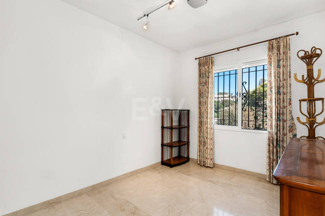 Vida junto a la playa en Costabella: vistas al mar, terraza en la azotea, piscina