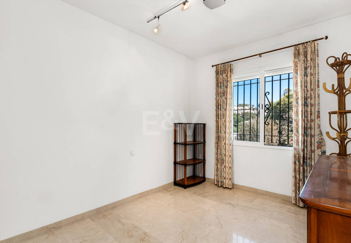 Vida junto a la playa en Costabella: vistas al mar, terraza en la azotea, piscina