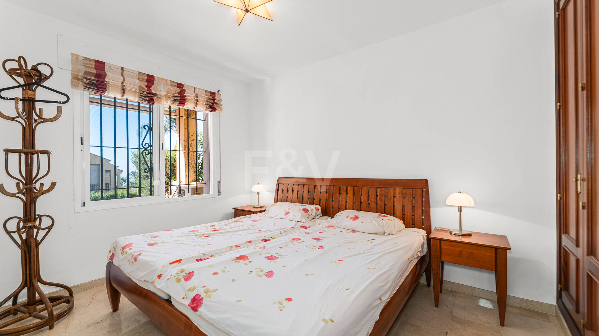 Beachside Living in Costabella: Sea Views, Roof Terrace, Pool