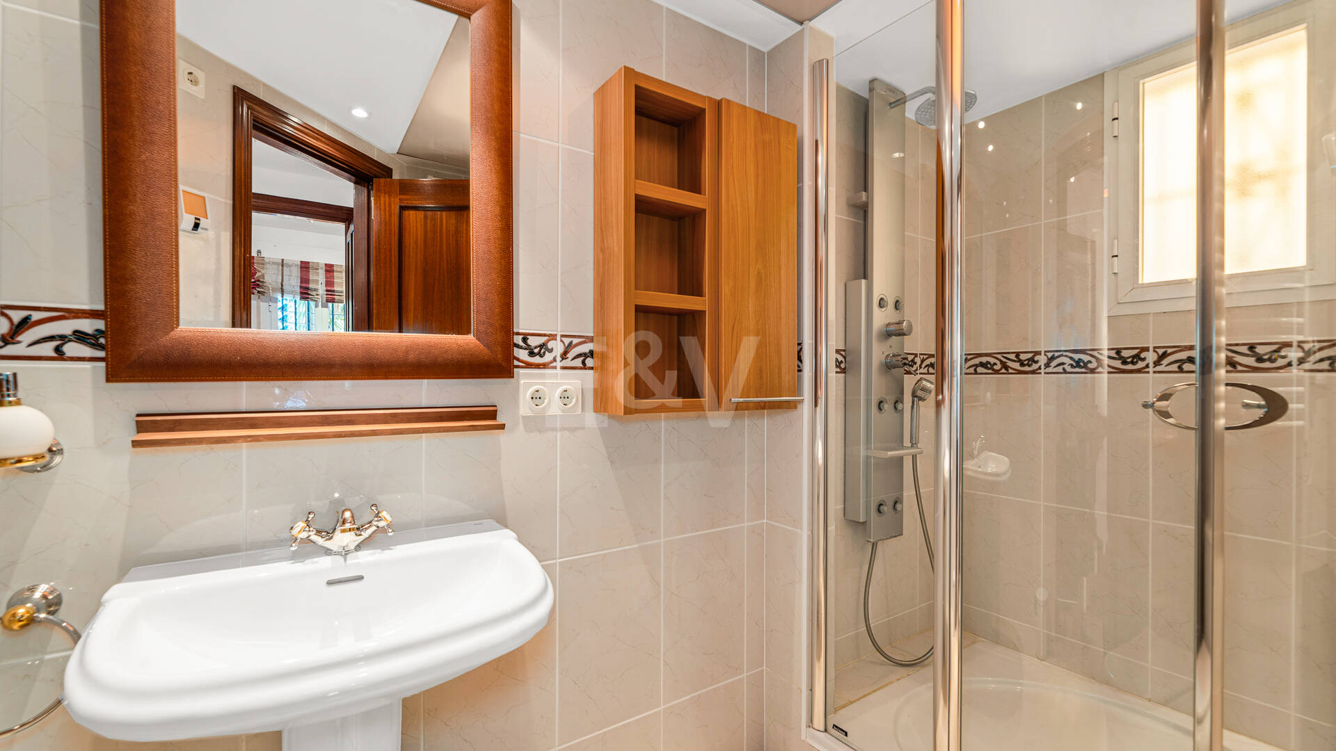 Beachside Living in Costabella: Sea Views, Roof Terrace, Pool