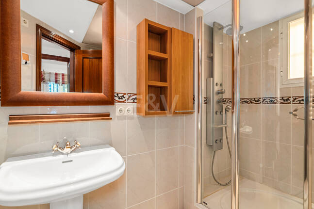 Vida junto a la playa en Costabella: vistas al mar, terraza en la azotea, piscina