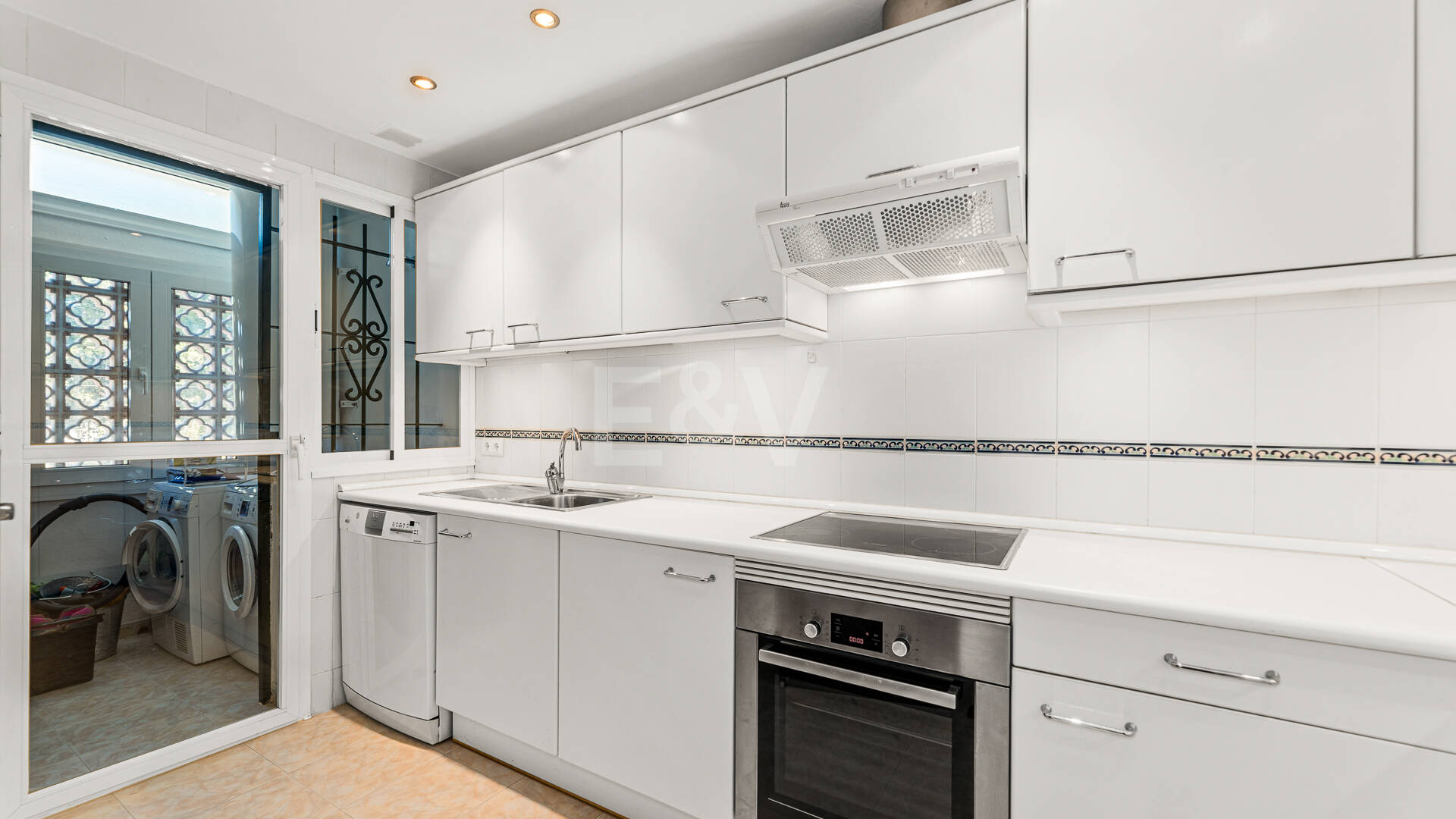 Beachside Living in Costabella: Sea Views, Roof Terrace, Pool