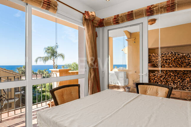 Vida junto a la playa en Costabella: vistas al mar, terraza en la azotea, piscina