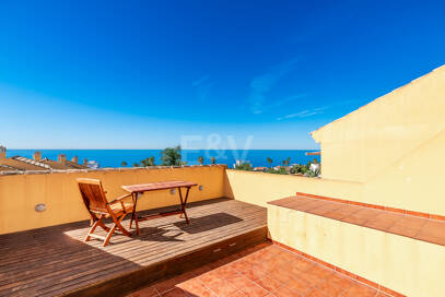 Vida junto a la playa en Costabella: vistas al mar, terraza en la azotea, piscina