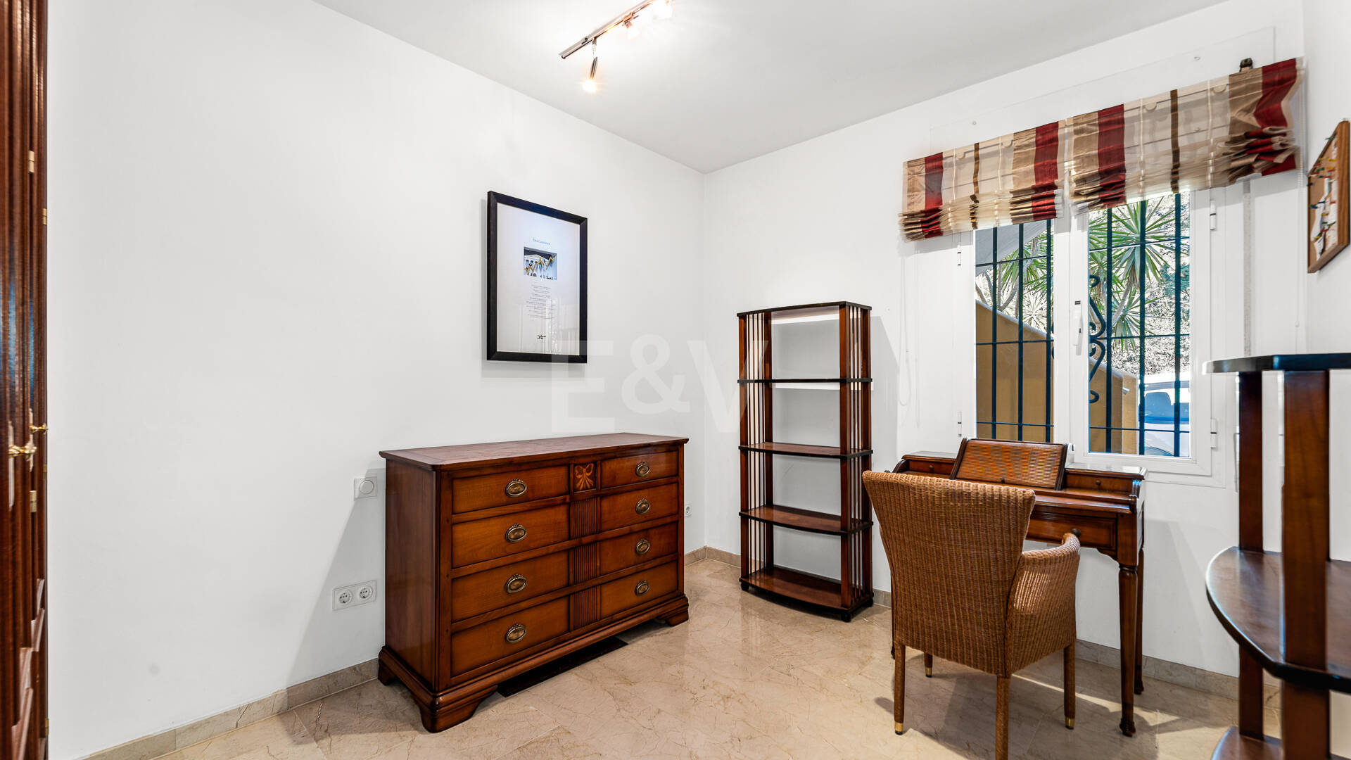 Beachside Living in Costabella: Sea Views, Roof Terrace, Pool