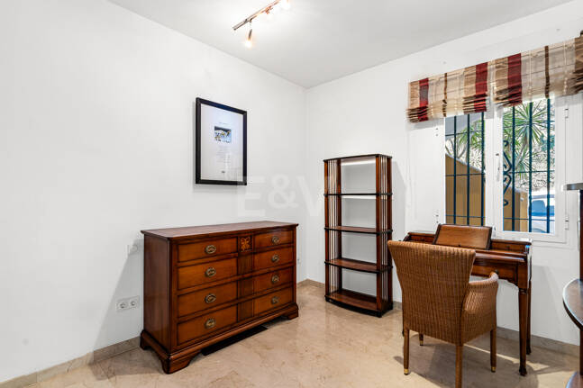 Vida junto a la playa en Costabella: vistas al mar, terraza en la azotea, piscina