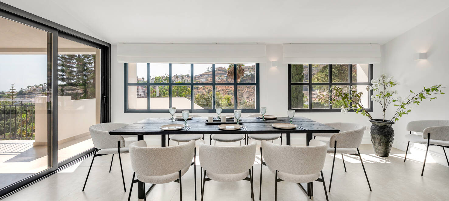 Villa de luxe avec vue sur la mer et le golf à El Paraiso Alto