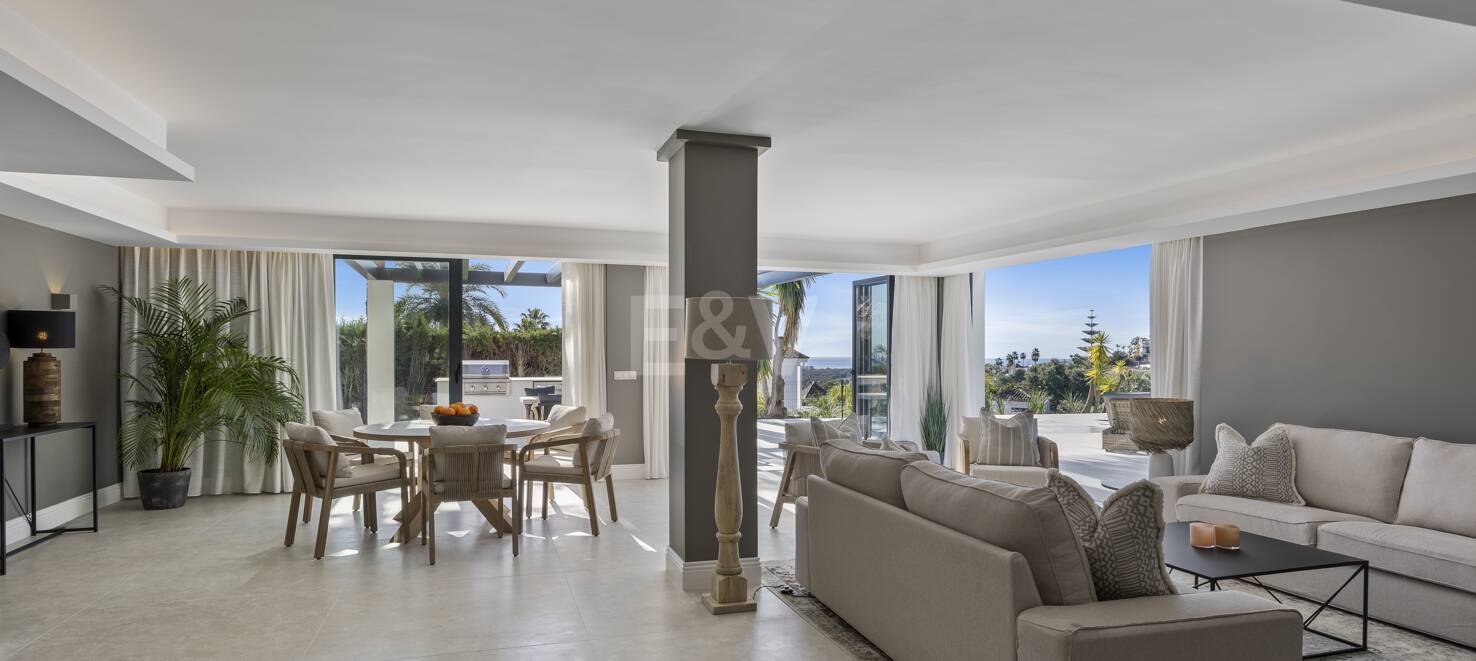 Villa de luxe avec vue sur la mer et le golf à El Paraiso Alto