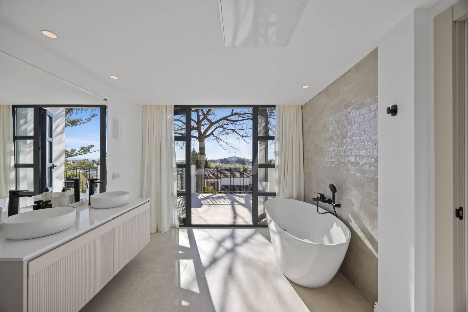 Exclusiva villa de lujo con vistas al mar y al golf en El Paraiso Alto