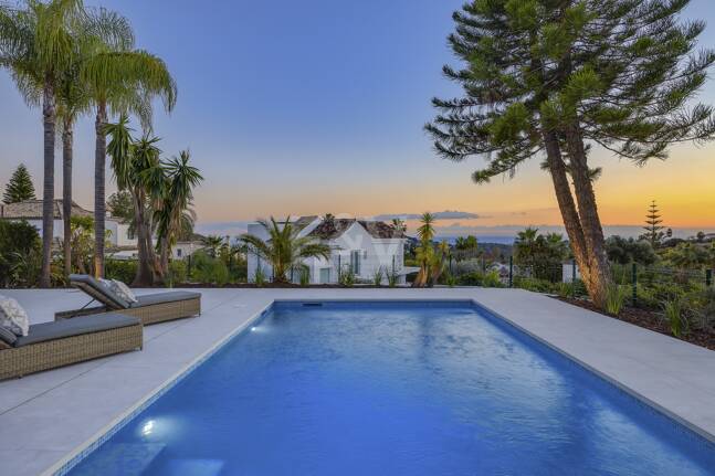 Exclusiva villa de lujo con vistas al mar y al golf en El Paraiso Alto