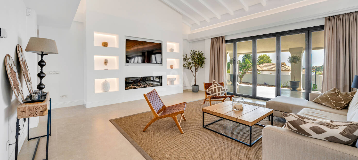 Villa de luxe avec vue sur la mer et le golf à El Paraiso Alto