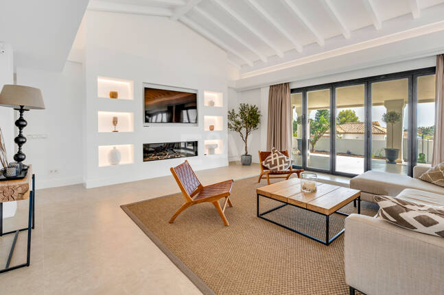 Exclusiva villa de lujo con vistas al mar y al golf en El Paraiso Alto