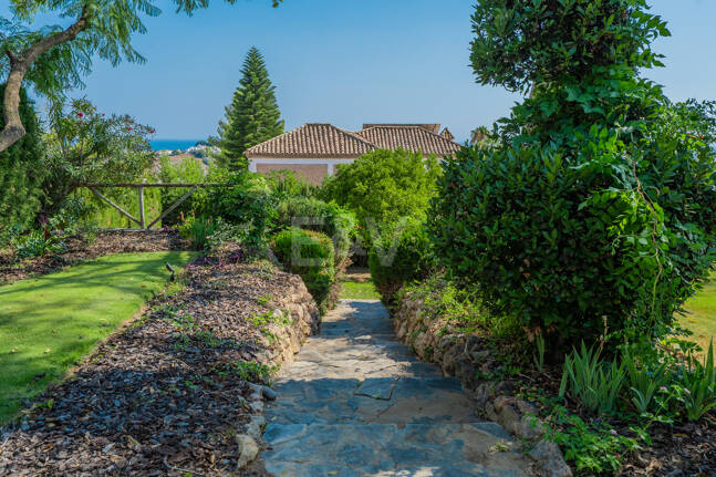 Exclusiva villa de lujo con vistas al mar y al golf en El Paraiso Alto