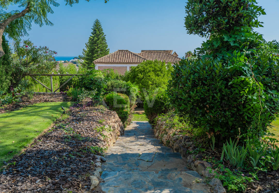 Exclusiva villa de lujo con vistas al mar y al golf en El Paraiso Alto