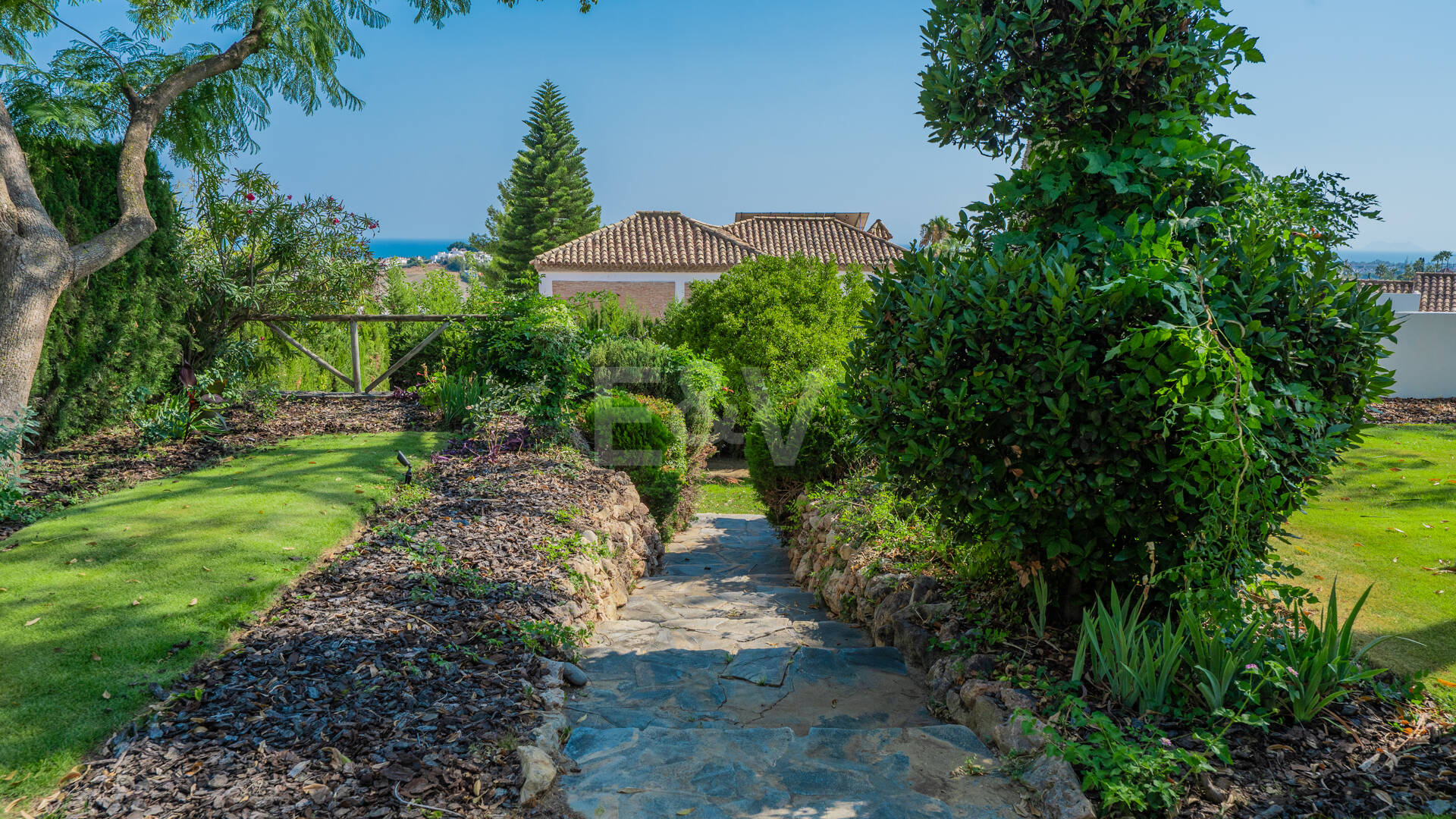 Exclusiva villa de lujo con vistas al mar y al golf en El Paraiso Alto
